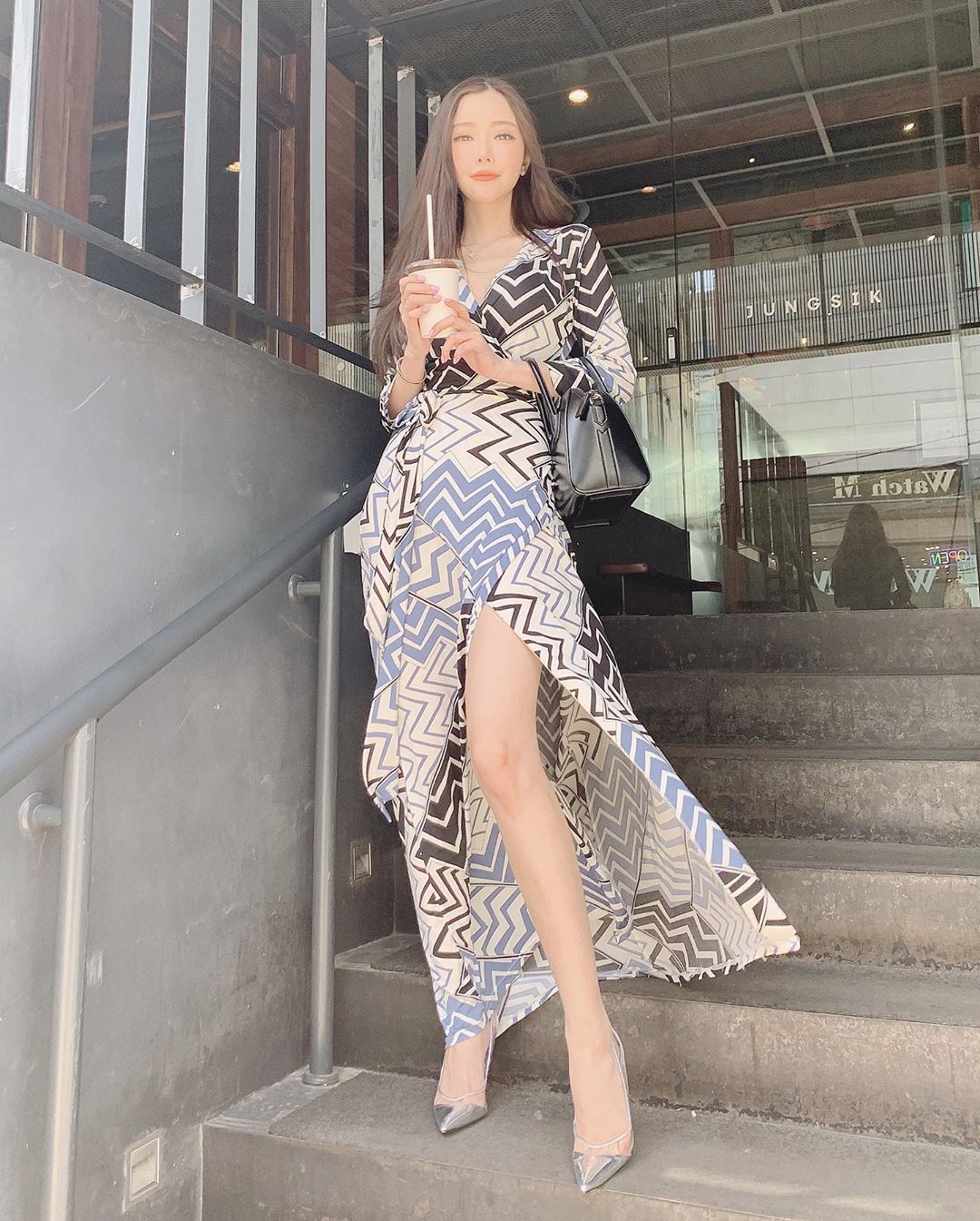 白長辣腿姊姊收服腿控 性感小蠻腰使人心醉神迷-第1章-图片13