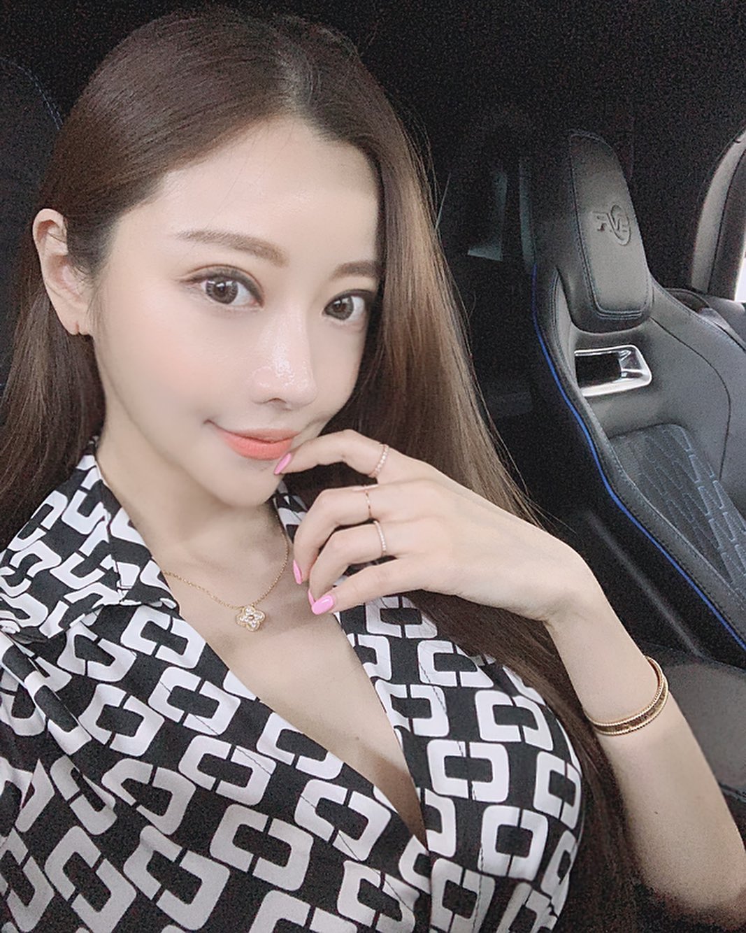 白長辣腿姊姊收服腿控 性感小蠻腰使人心醉神迷-第1章-图片19