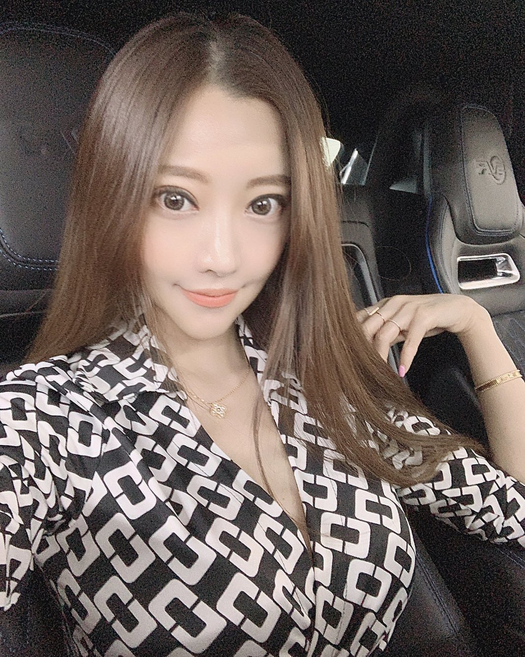 白長辣腿姊姊收服腿控 性感小蠻腰使人心醉神迷-第1章-图片20