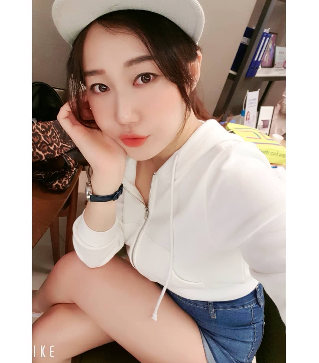 清純臉蛋卻擁有火爆身材 性感姿勢無法移開視角-第1章-图片4