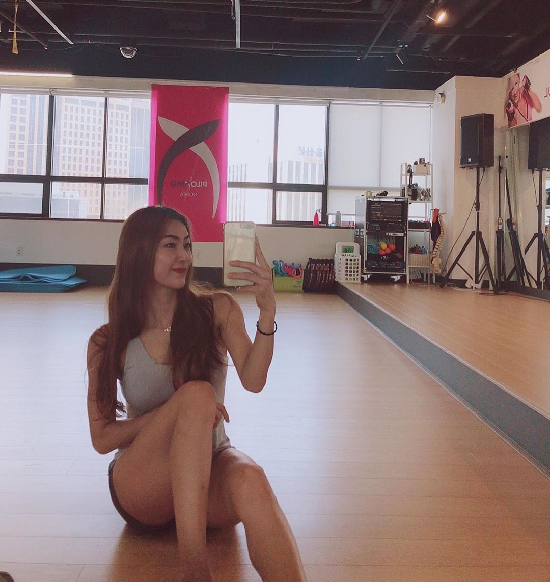 豐滿傲人雙腿刺激你性慾 獨領風騷使網友欲罷不能-第1章-图片12