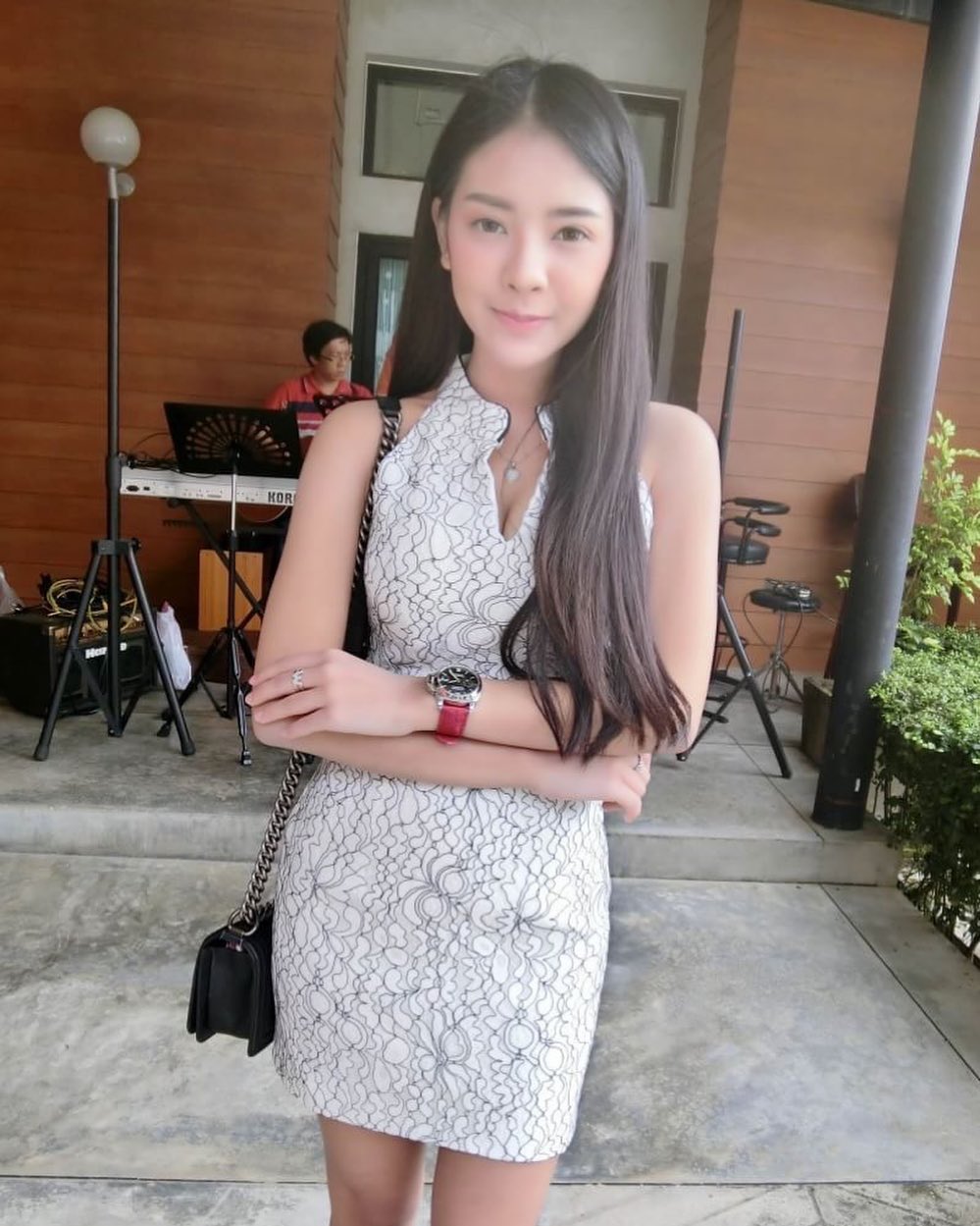 正面深溝側面外露實在太犯規 一旦對眼讓人渾身酥麻