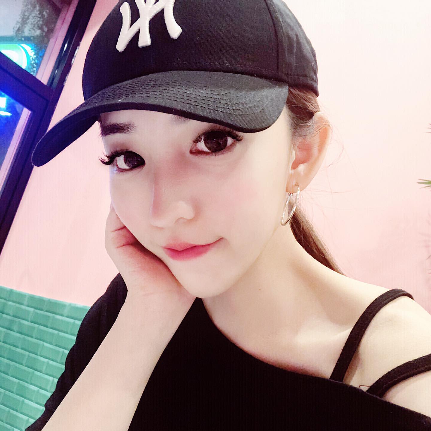 李怡葶elle 「雪白大長輩」倒出來這麼兇.....實在太殺-第1章-图片3
