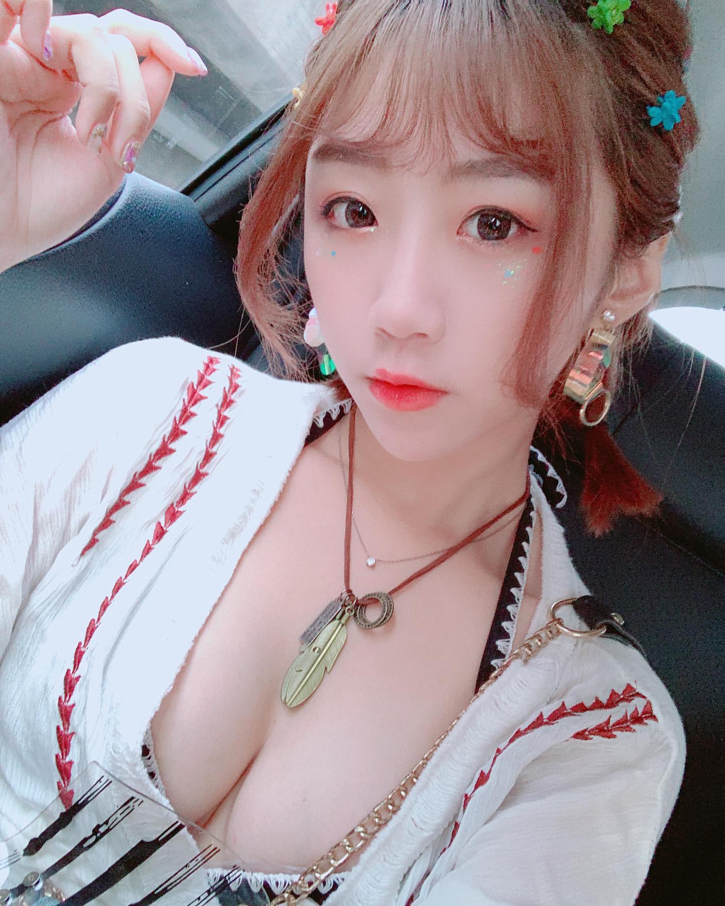 「核彈級巨乳」巨到炸衣! 火辣身材口水流下來 Soft Candy 阮糖-第1章-图片3