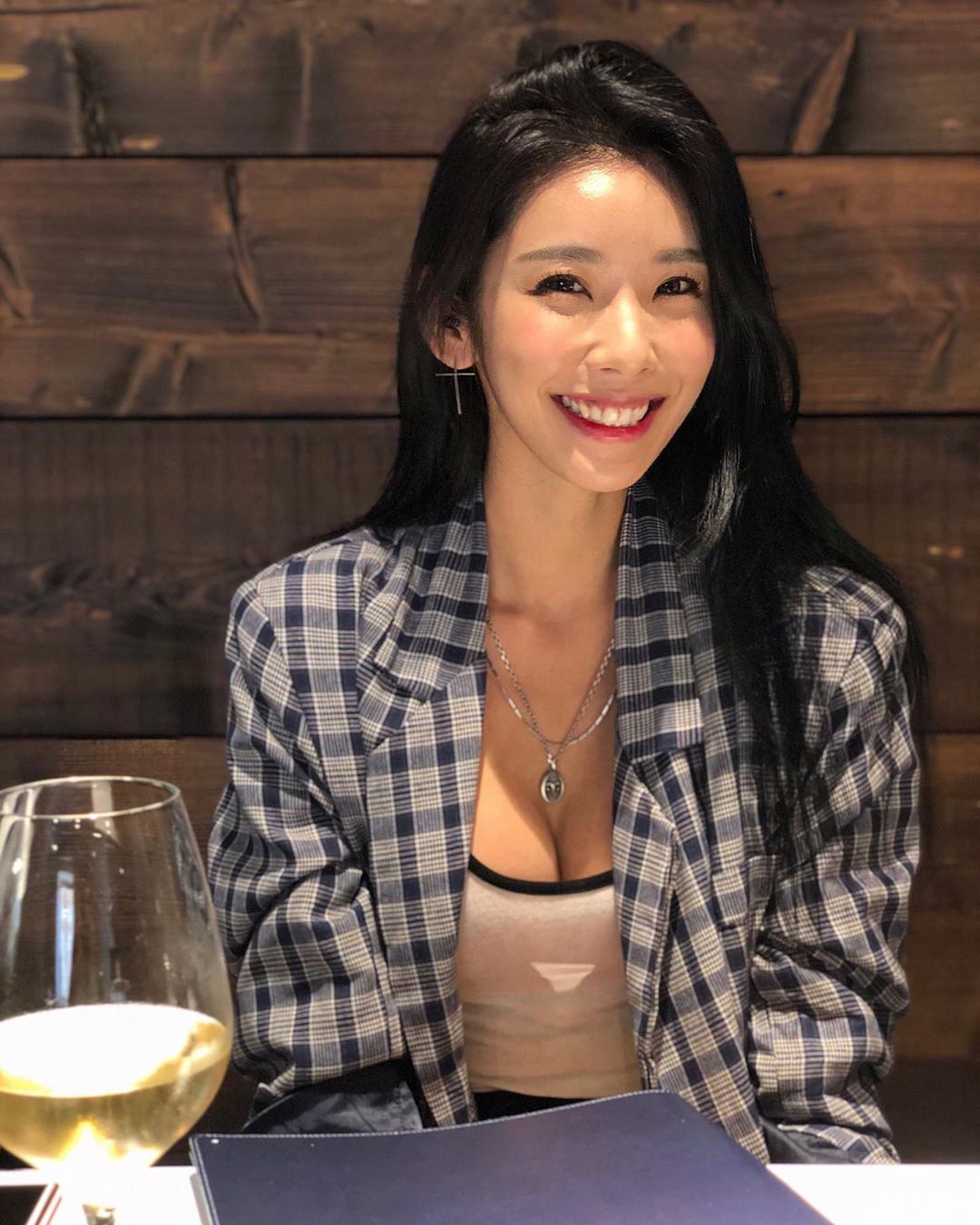 氣質韓國淑女情純甜笑 秀出女神級身軀鄉民秒圈粉-第1章-图片6