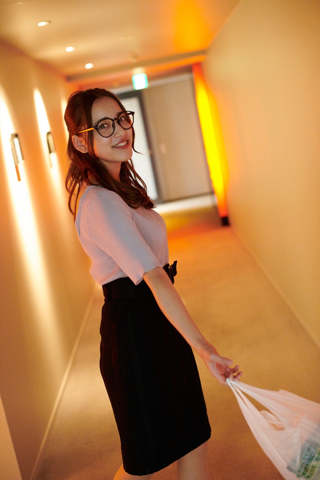 Sayaka Tomaru 都丸紗也華, FLASHデジタル寫真集 (とまるまるをお持ち帰り…) 2018.09.21 Set.01-第1章-图片7