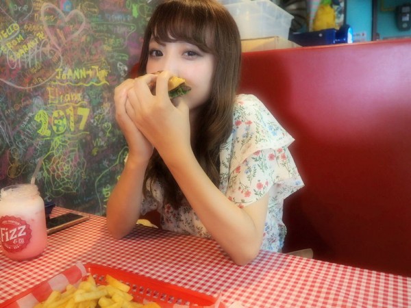 前田千恵(22)、ミスマガジン2019ベスト16の色白美女・自慢のたわわなおっぱいを大膽露...-第1章-图片16