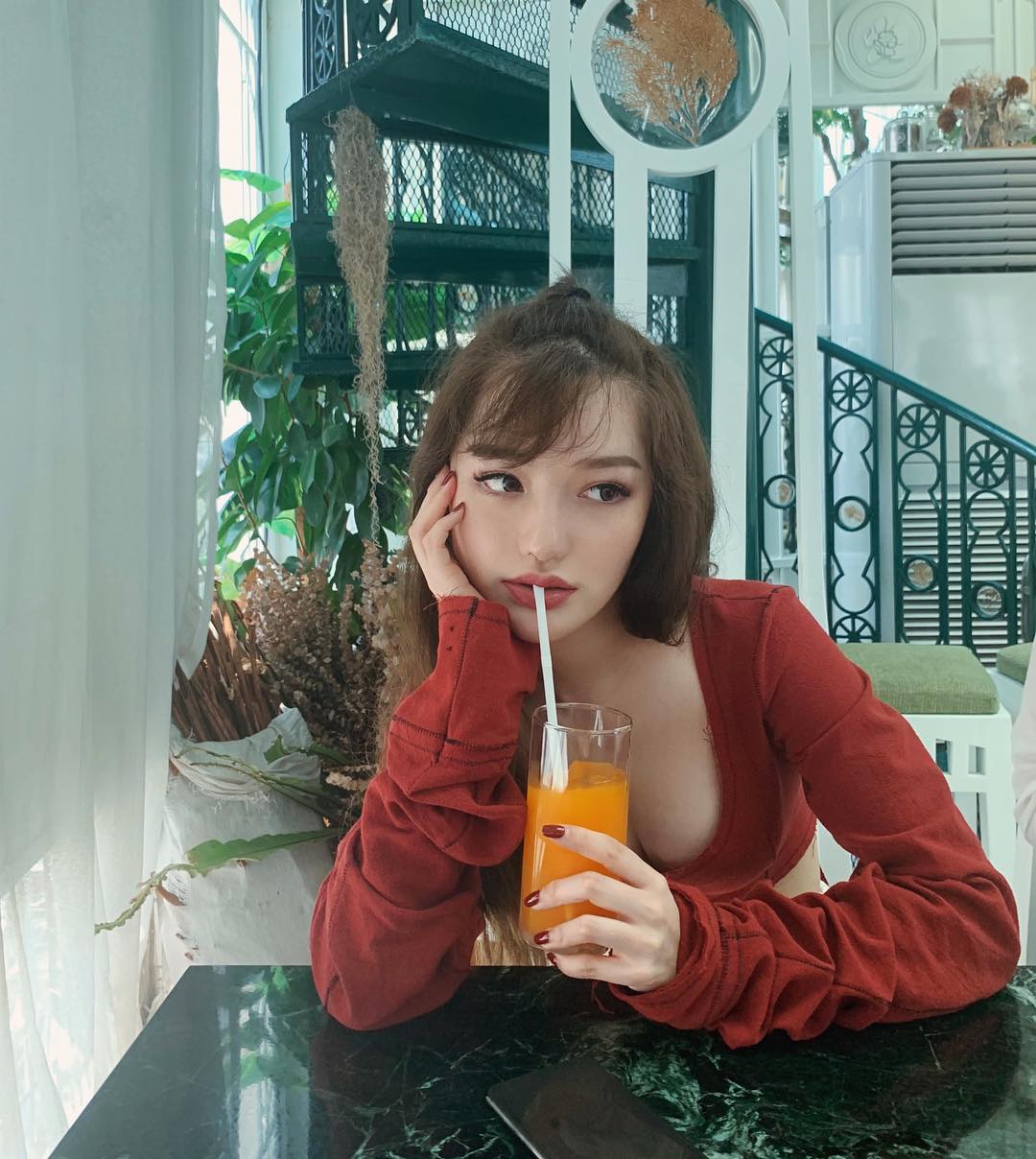 Sabrina Zhang has a fascinating body.-第1章-图片1