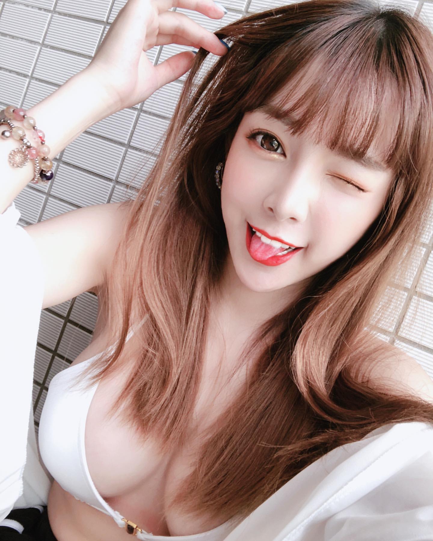 The temperament of the beautiful super-crazy body show a wave... That can’t bear Abby.-第1章-图片3