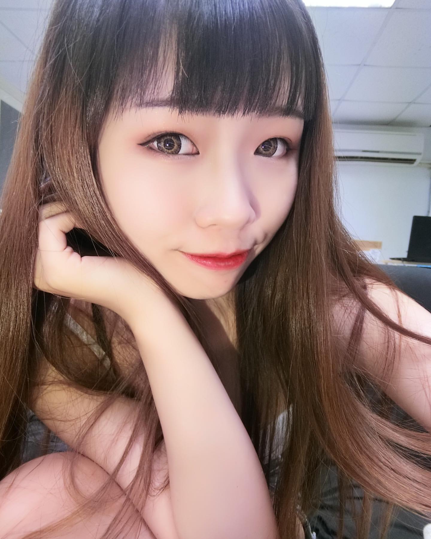 Nina NiNi's chest is also overwhelmingly full of color value.-第1章-图片10