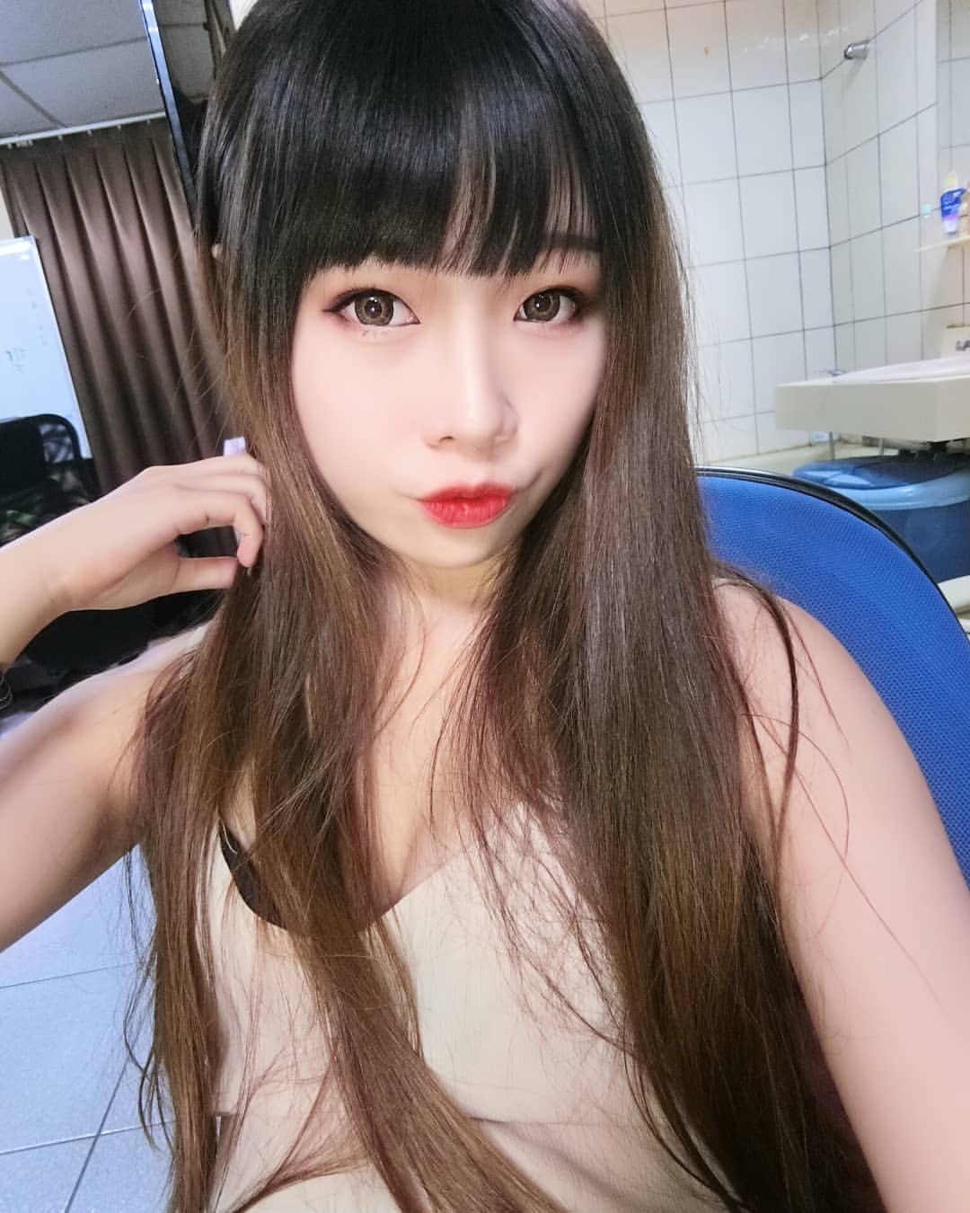 Nina NiNi's chest is also overwhelmingly full of color value.-第1章-图片11