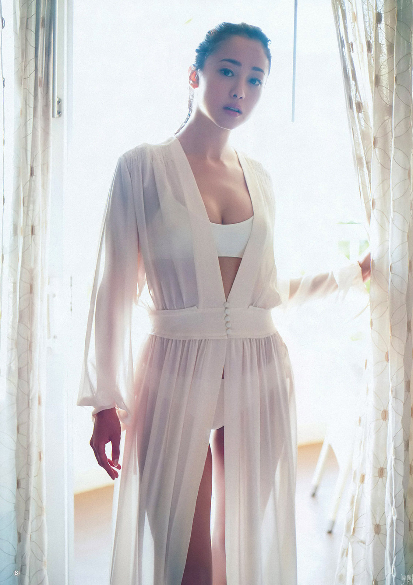 ３３歳の沢尻エリカ 極上の水著グラビア-第1章-图片6