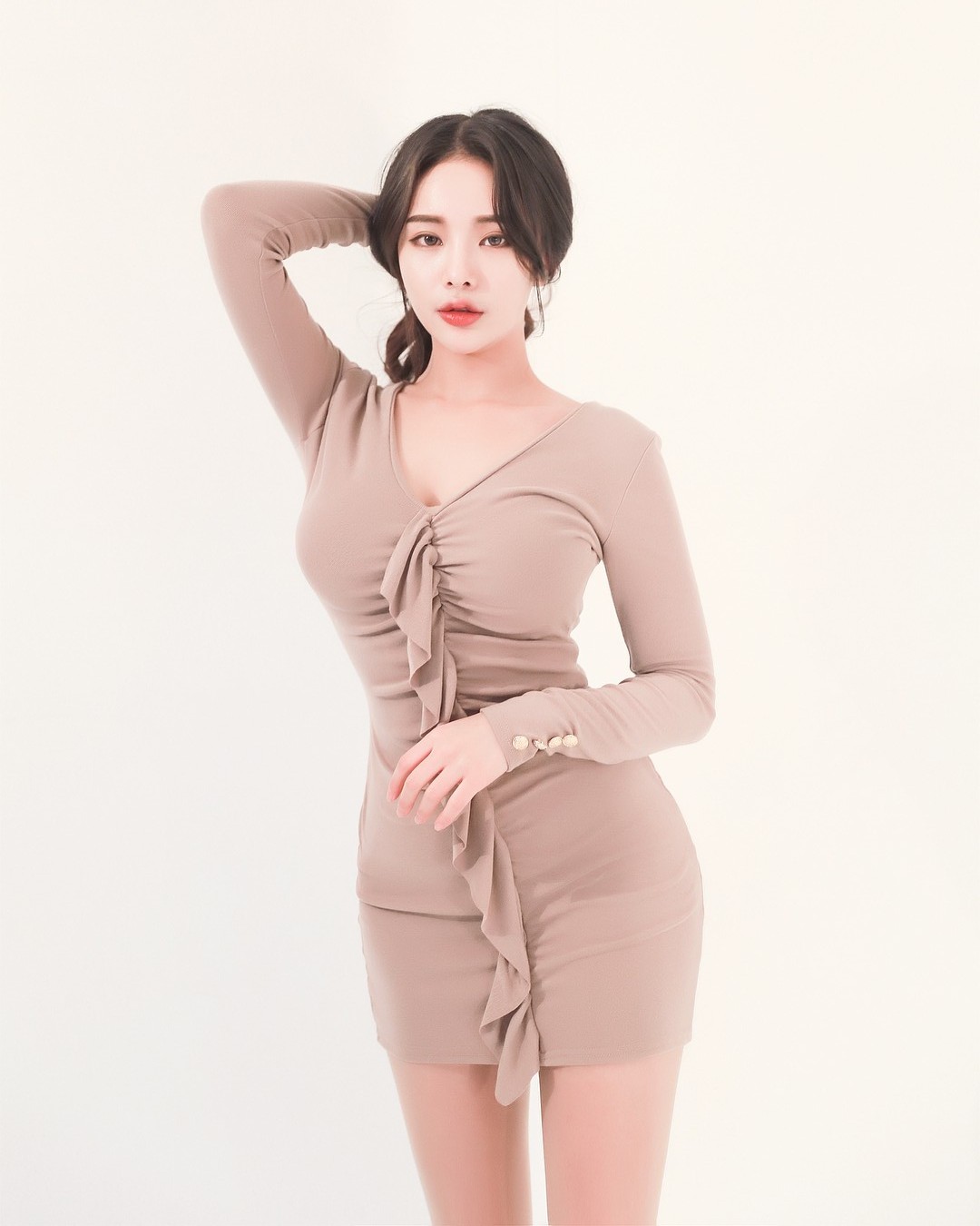 超辣服飾店模特兒Tehhan豐滿肉慾大奶繃緊上衣-第1章-图片3