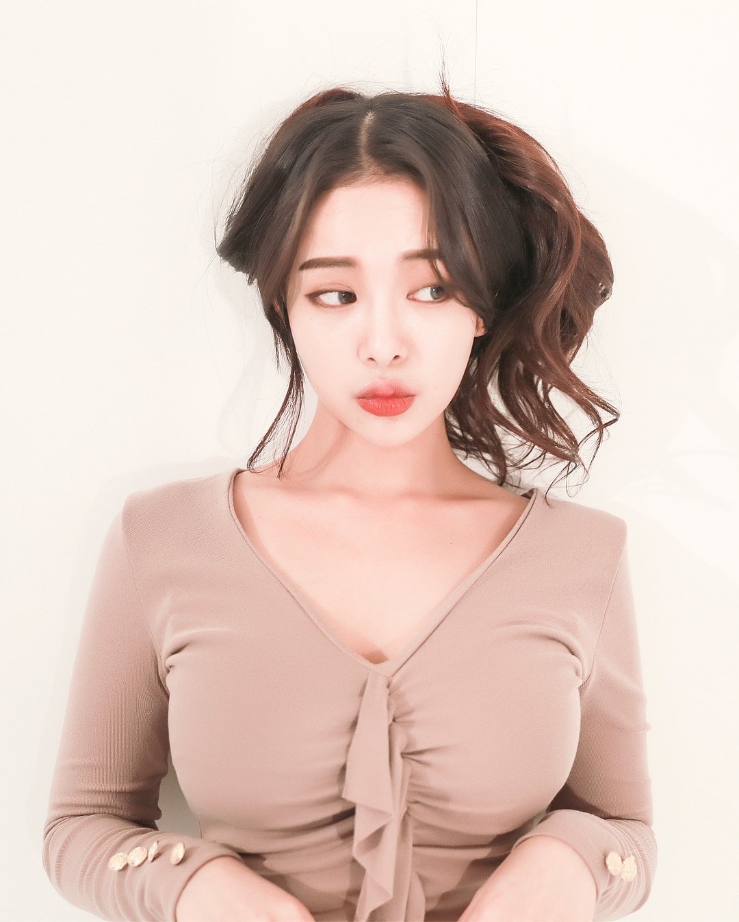 超辣服飾店模特兒Tehhan豐滿肉慾大奶繃緊上衣-第1章-图片4