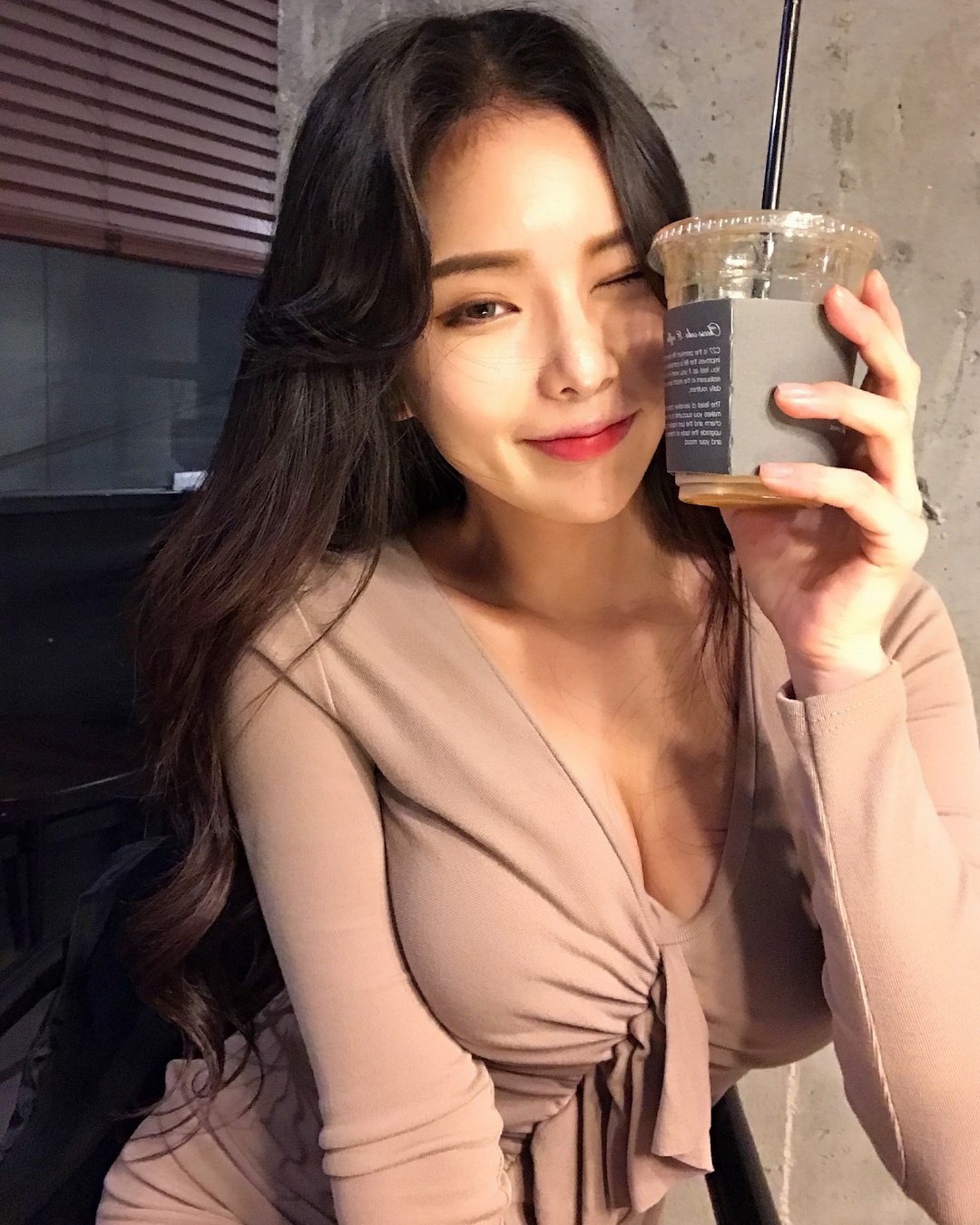 超辣服飾店模特兒Tehhan豐滿肉慾大奶繃緊上衣-第1章-图片10