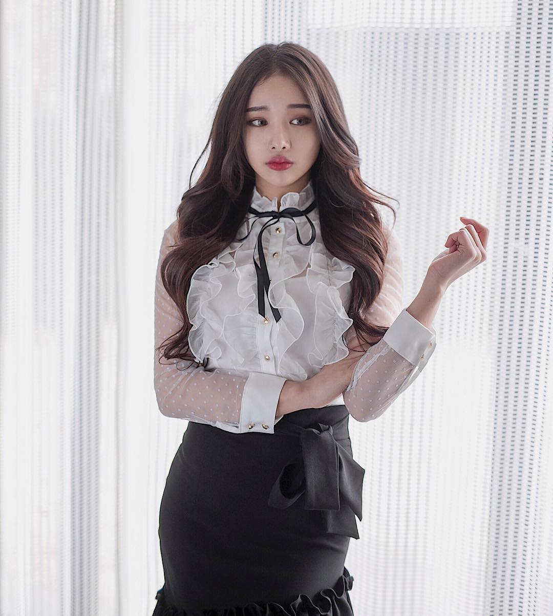 超辣服飾店模特兒Tehhan豐滿肉慾大奶繃緊上衣-第1章-图片18