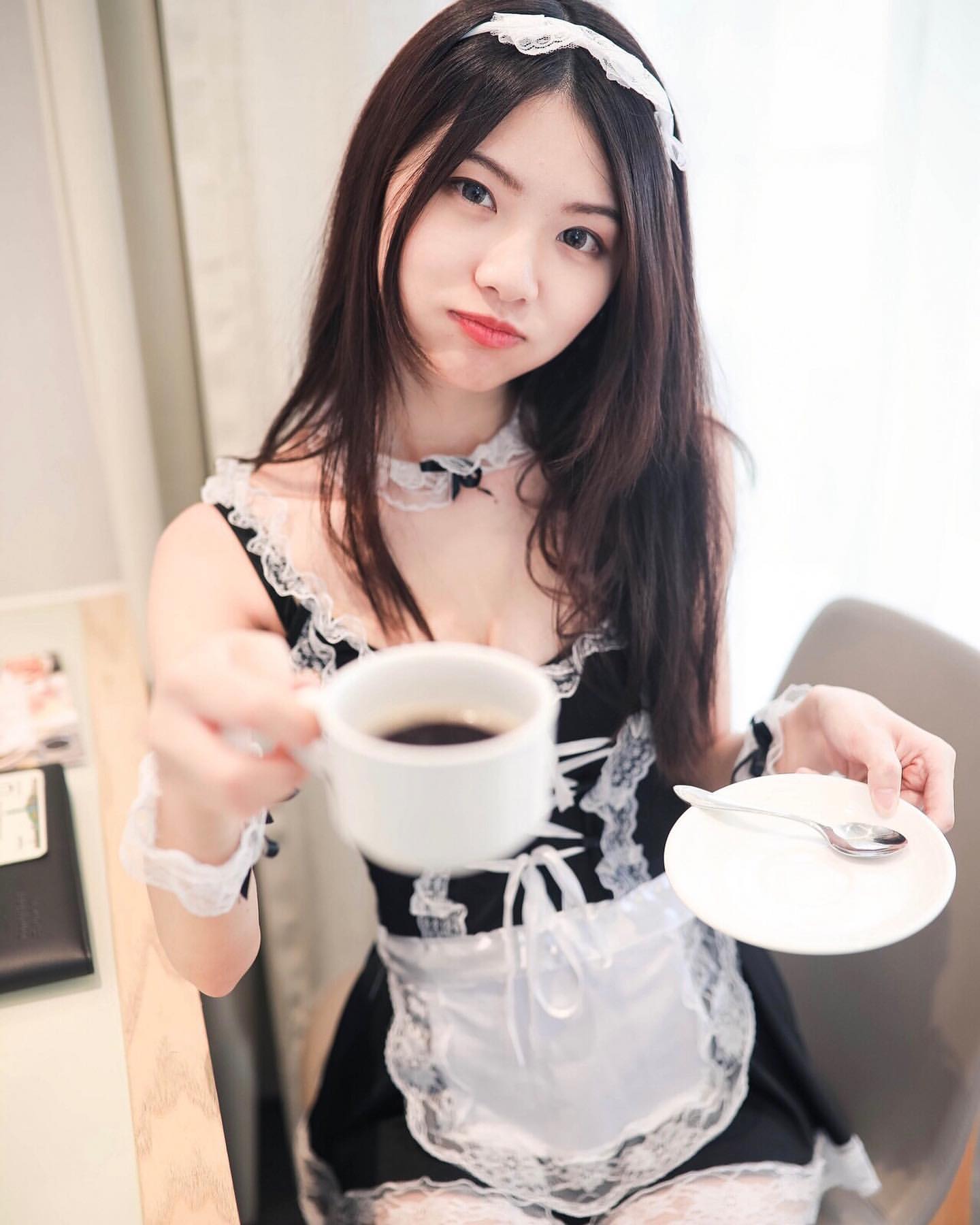 Seeing too much pleasure... must kneel Yvonne-第1章-图片4