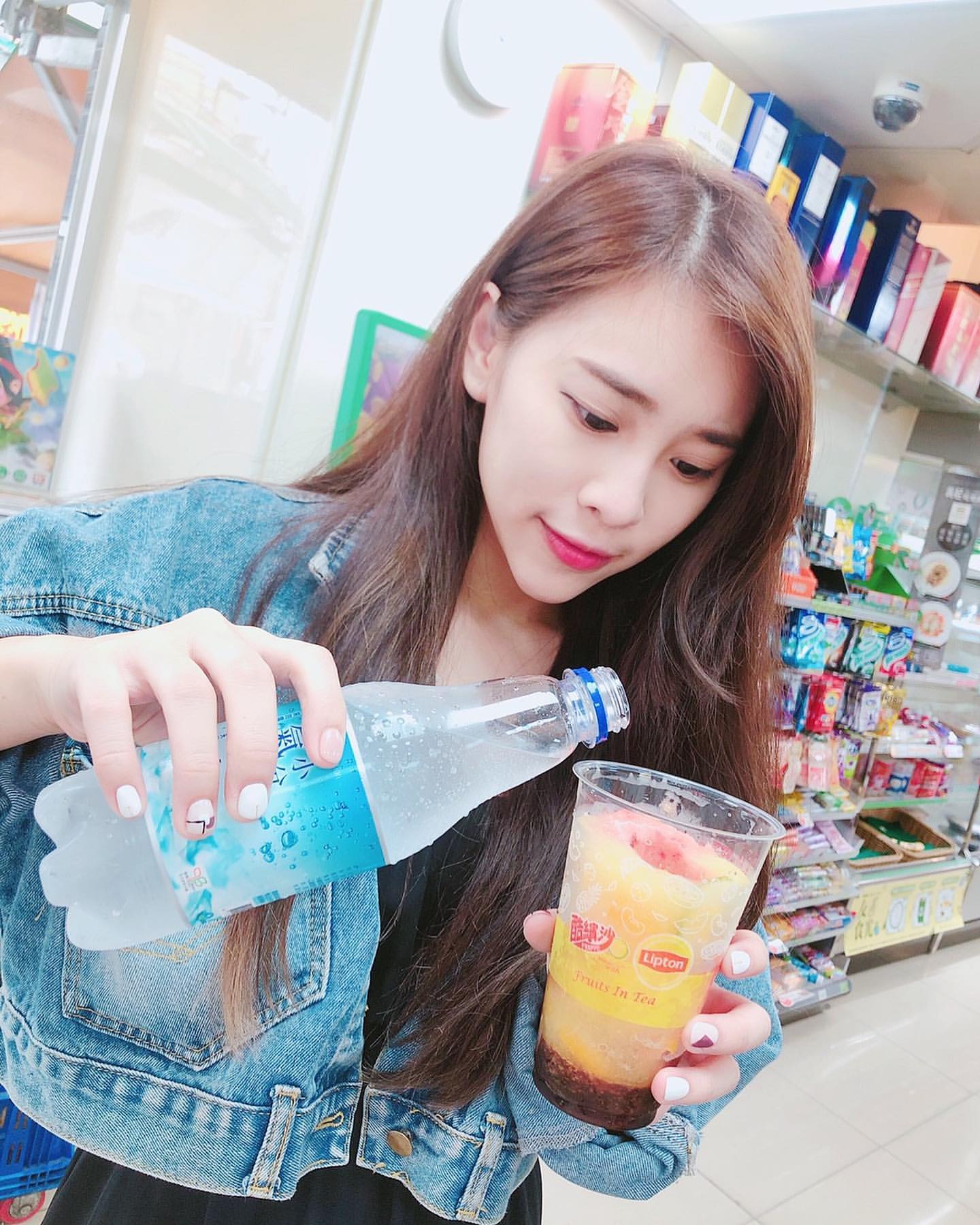 草莓Abby Li 「私底下超有料」...光一個笑容就能甜死你-第1章-图片11