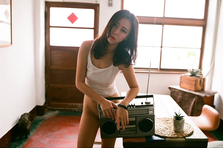 若隱若現的的白薄紗 性感正妹 江莉詩 Elise-第1章-图片18
