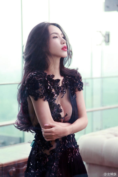 「爆乳蕾絲」嫩模 潘霜霜Shayla