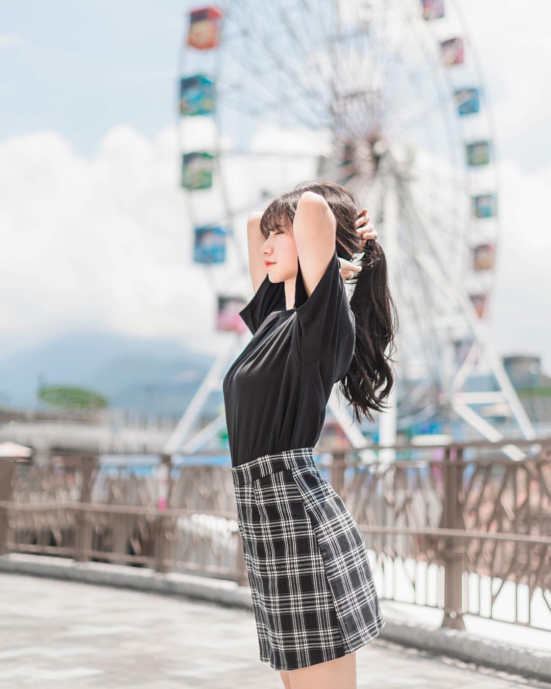 甜美Coser奈奈奈奈奈兒 「不科學乳量+逆天腿腿」一笑能傾城-第1章-图片15