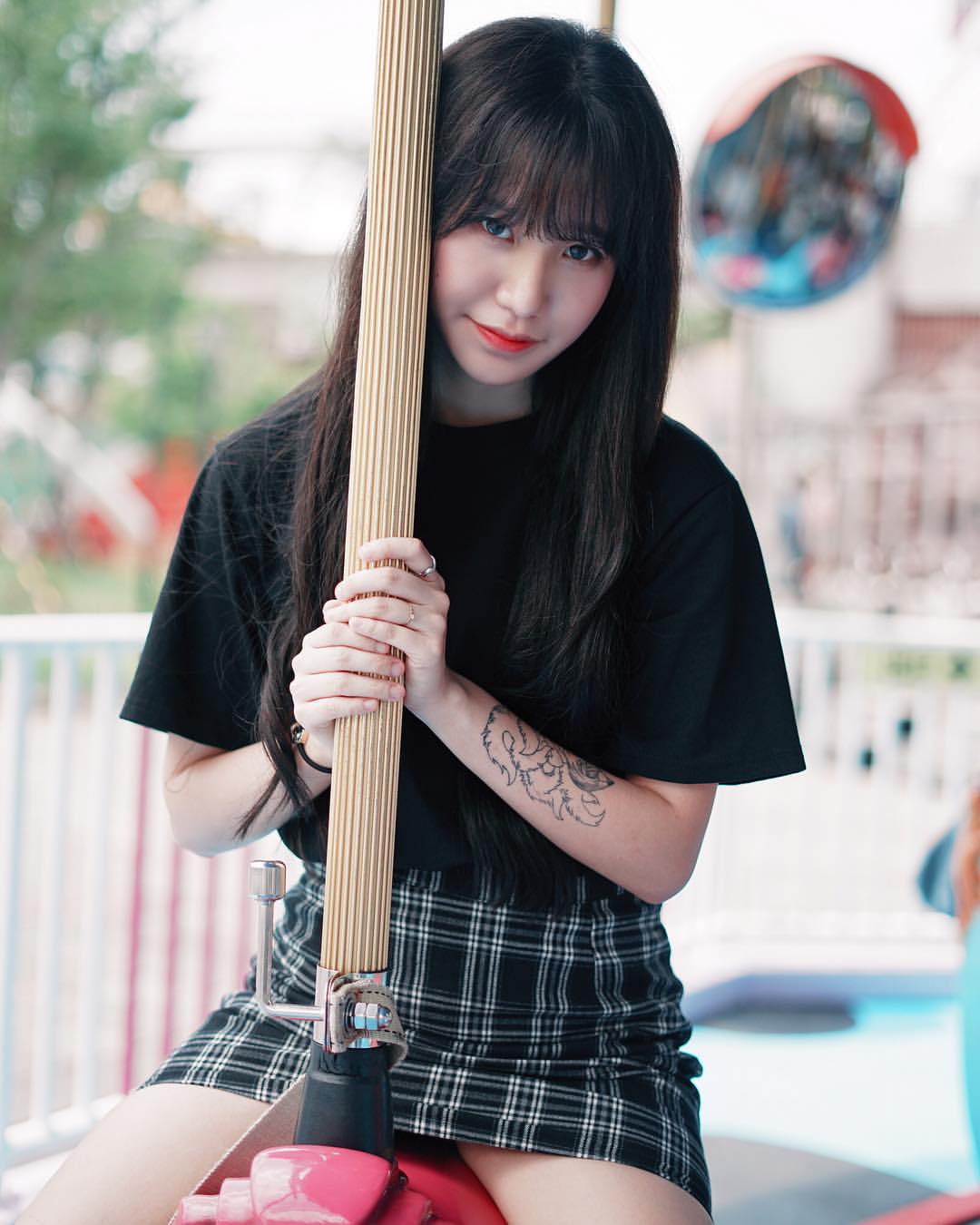 甜美Coser奈奈奈奈奈兒 「不科學乳量+逆天腿腿」一笑能傾城-第1章-图片19