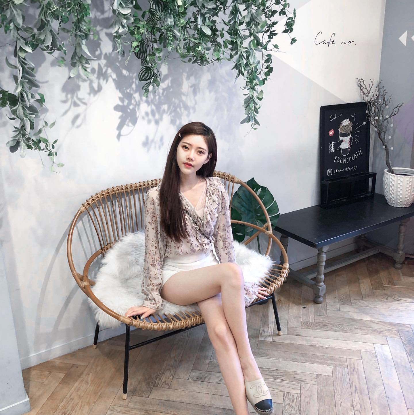 Cherry’s sister showed her beautiful legs.-第1章-图片9