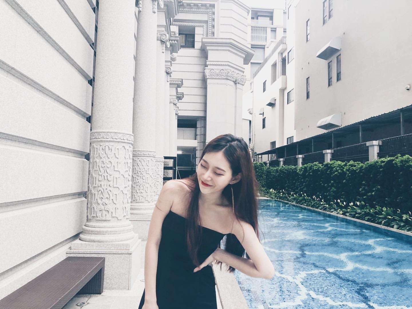 Cherry’s sister showed her beautiful legs.-第1章-图片19