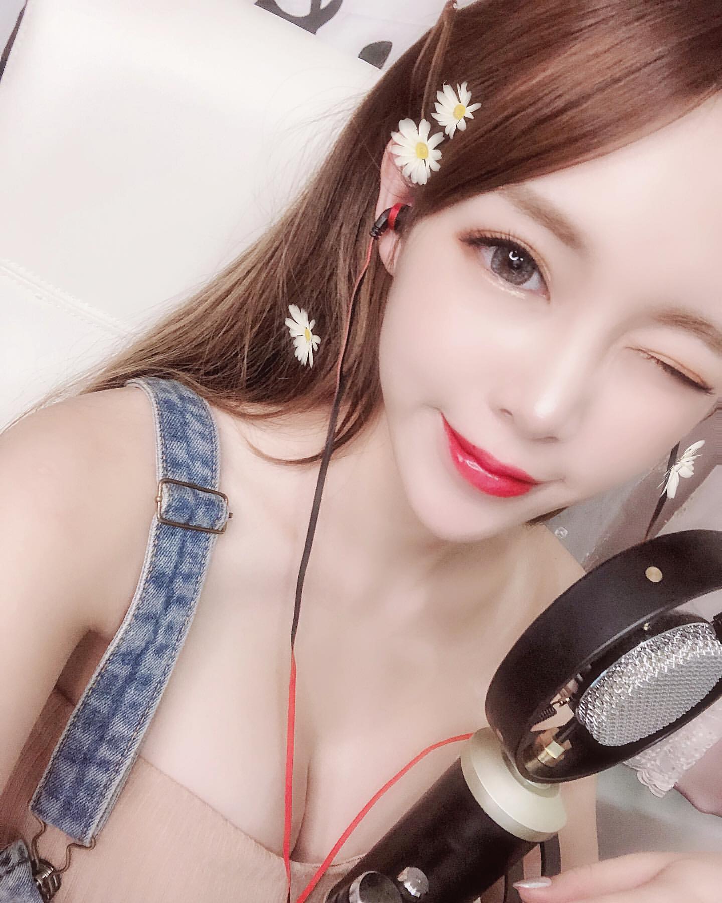 Abby黃毓雯 美豔的外貌加上凹凸有致的身材 讓人屏息呀!-第1章-图片1