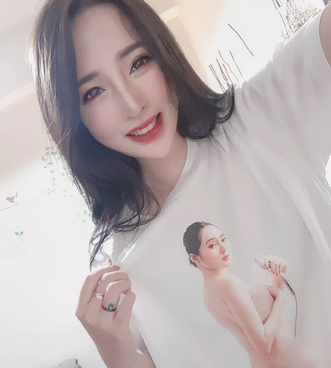 黃靜 核彈級渾圓巨乳開掛 讓人無法一手掌握-第1章-图片18