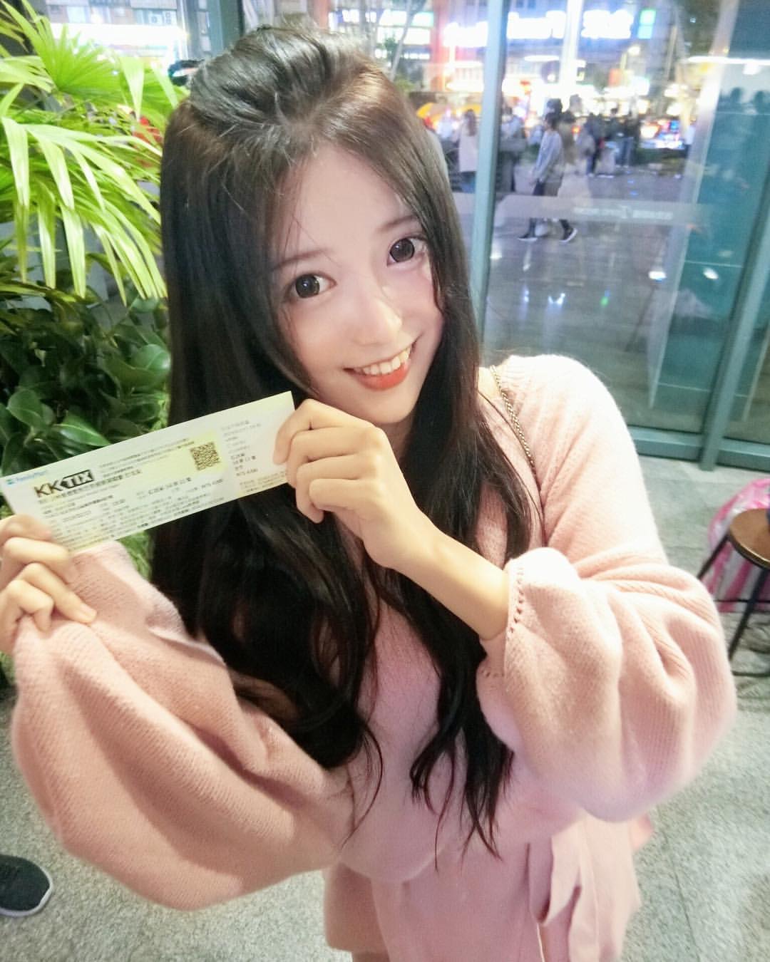 朱維維vivi 超甜美笑容讓人秒淪陷 粉絲高喊戀愛了-第1章-图片1