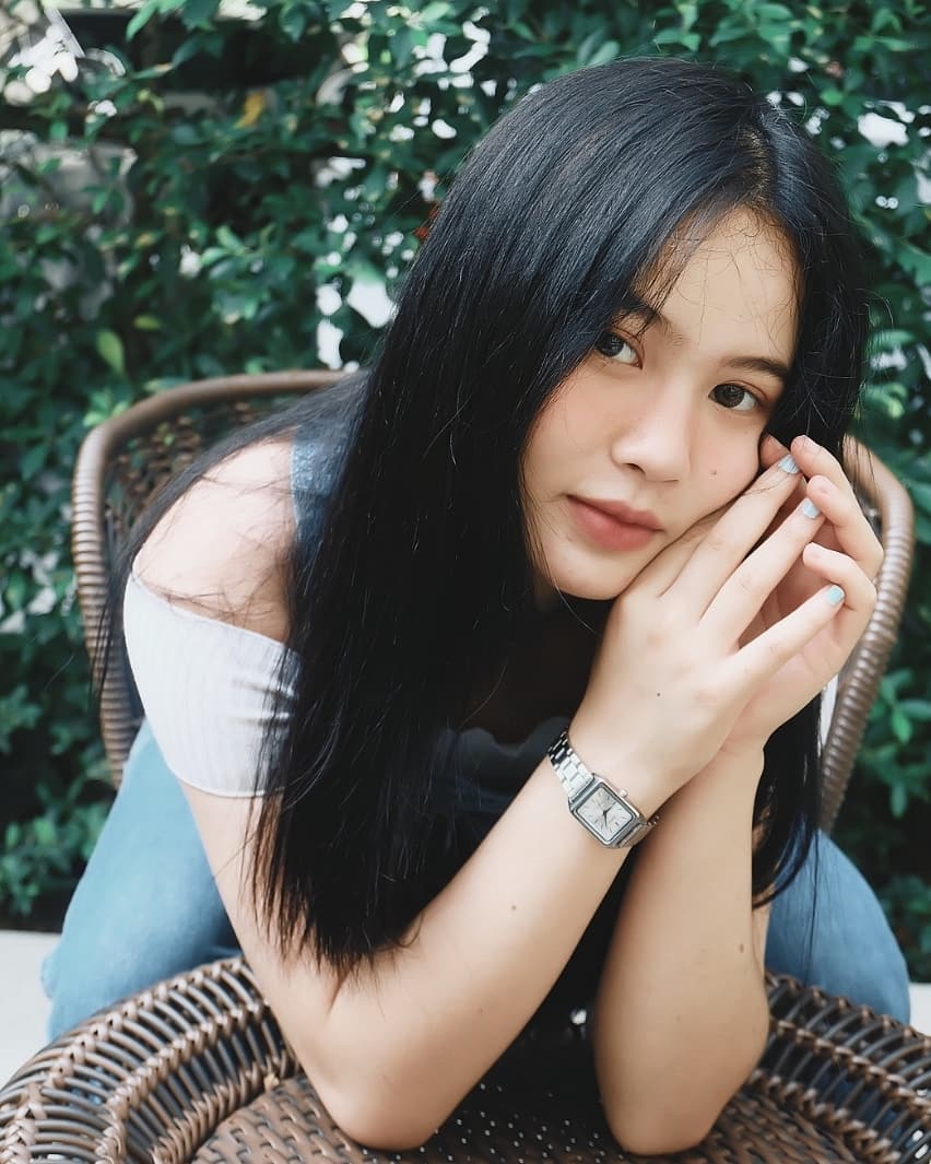 天然風泰國甜姊兒 撫媚姿勢讓網友忍不住多看