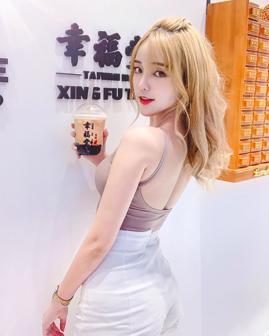 電眼十足超勾魂... 尺度大解放 首秀性感翹臀 BABY KYLIE-第1章-图片17
