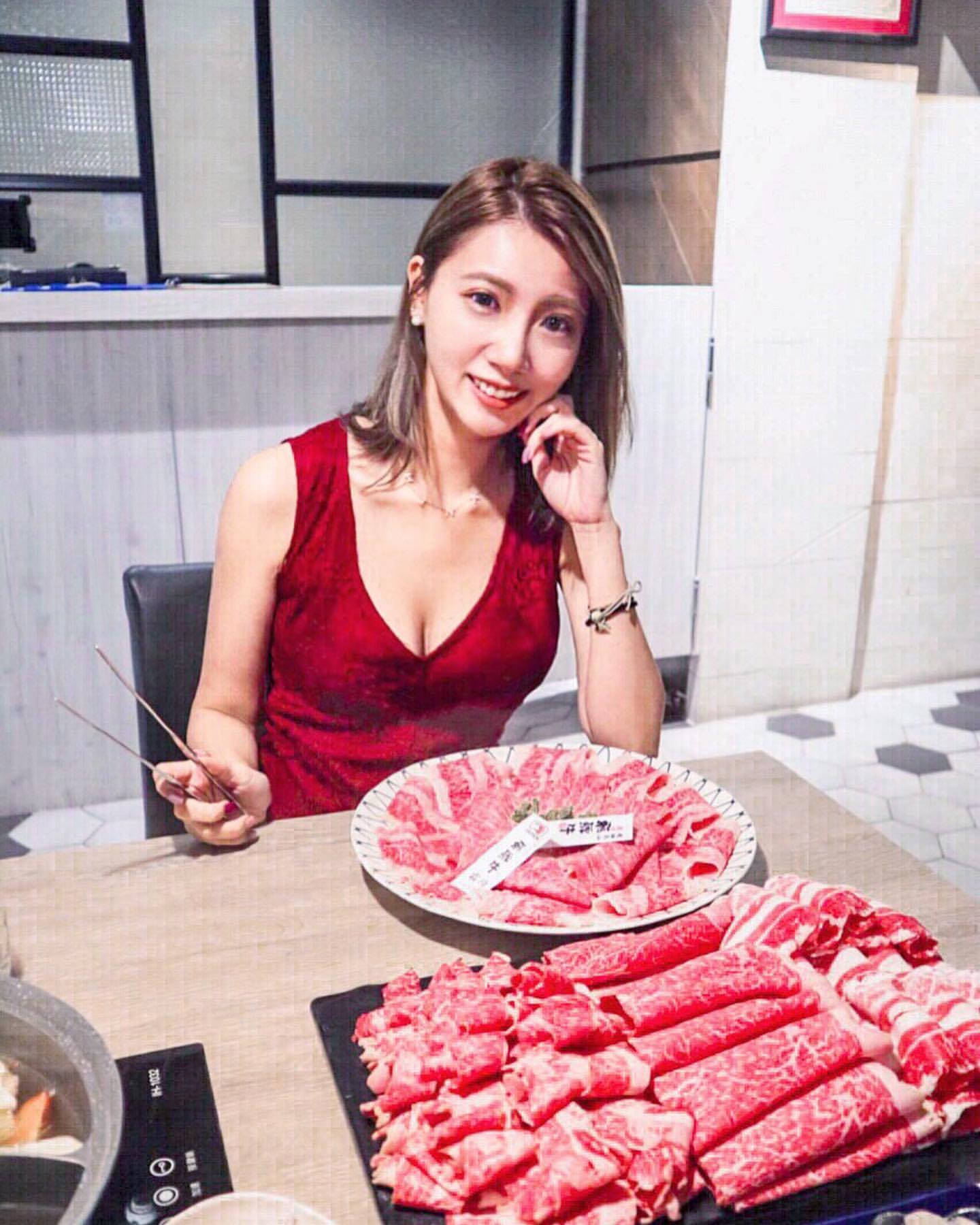 Angel Face Devil Body Beauty IG Pictures Super Hot Minal-第1章-图片1