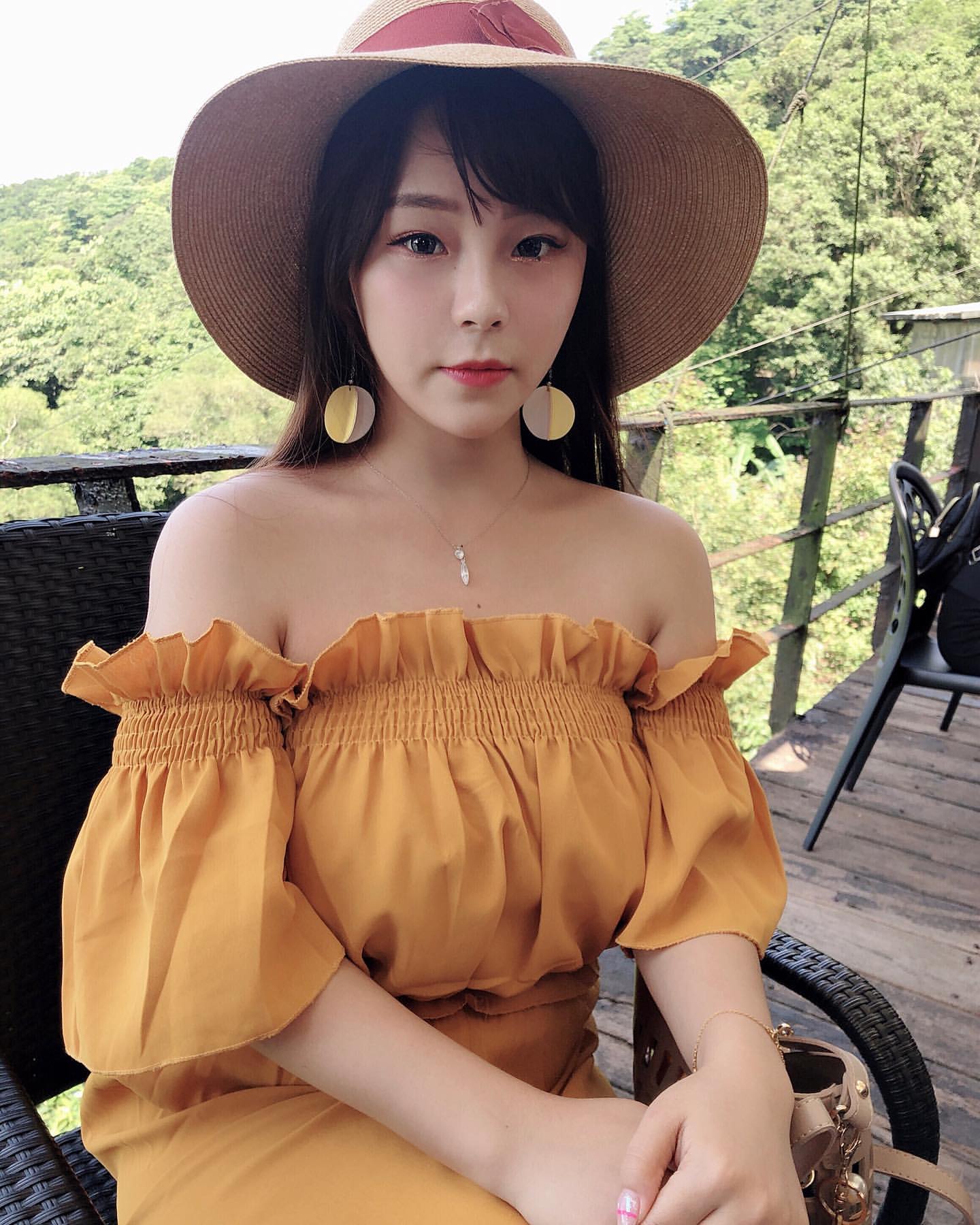 郭婉柔 雪白嫩乳圓又大.....網看嗨:姊姊我想打球!-第1章-图片6