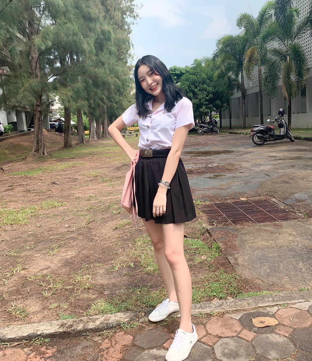 金髮泰國甜姊兒 小蠻腰露出讓網友鼻血直流