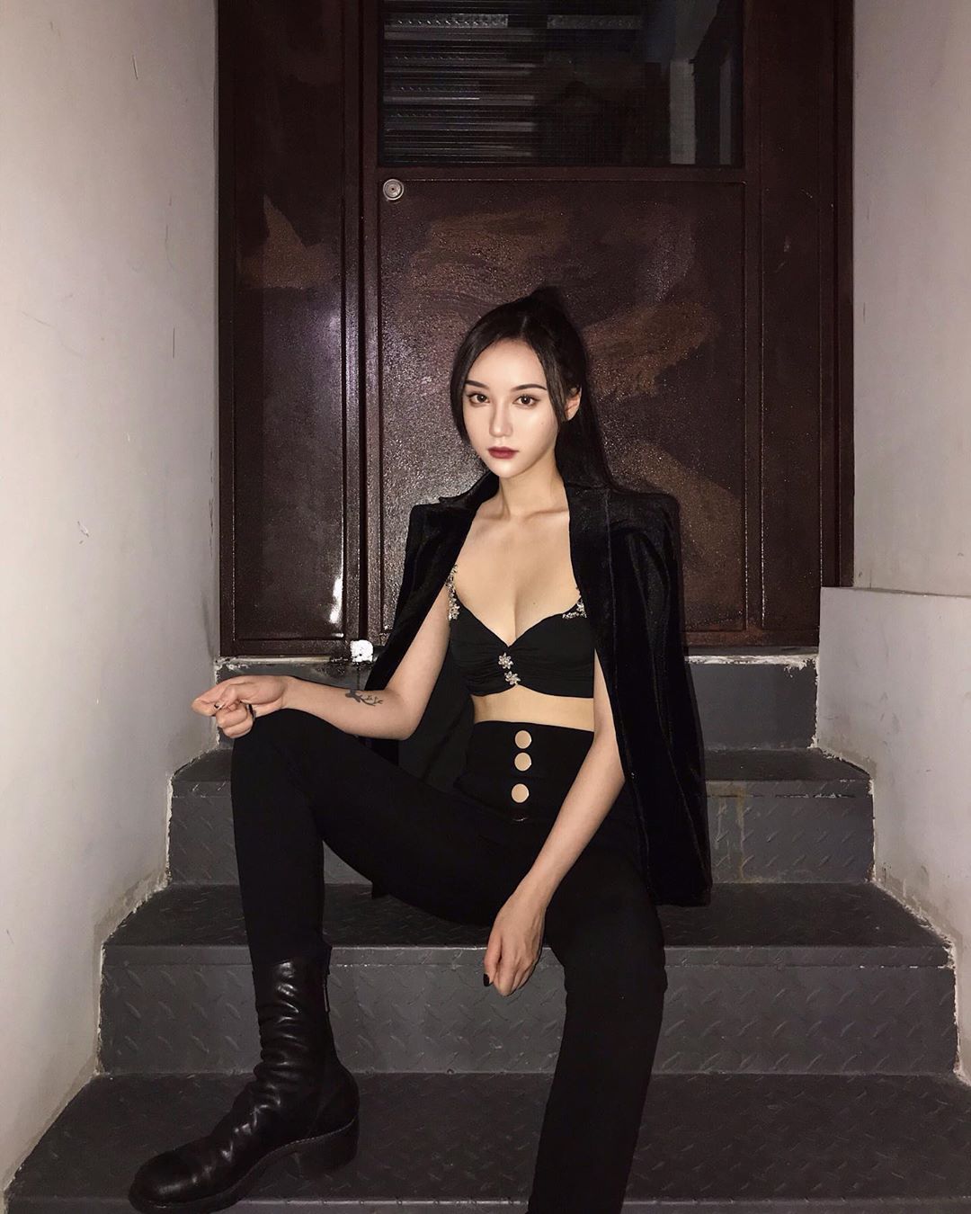 I love black and white, so I like to wear black and white.-第1章-图片2