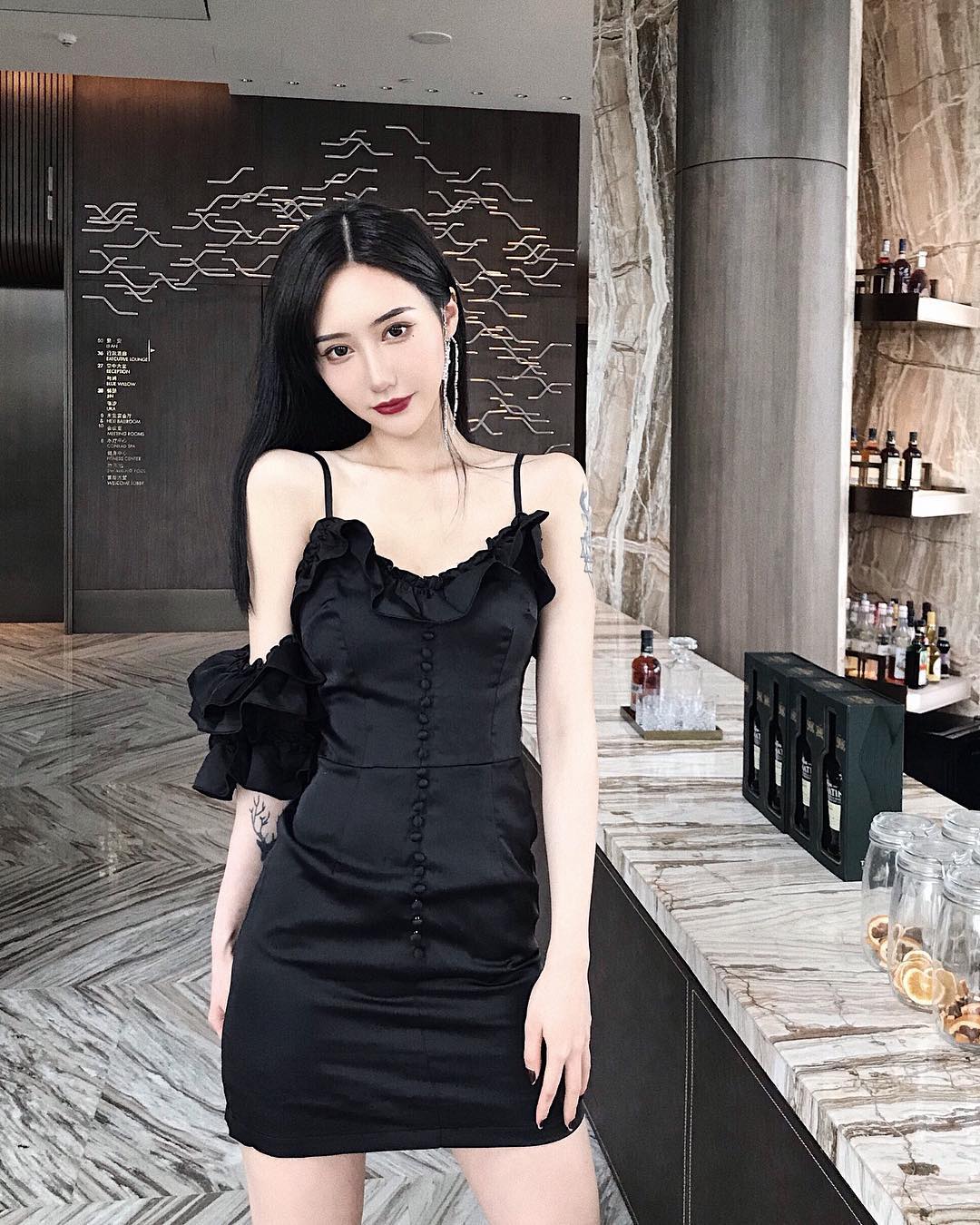 I love black and white, so I like to wear black and white.-第1章-图片10