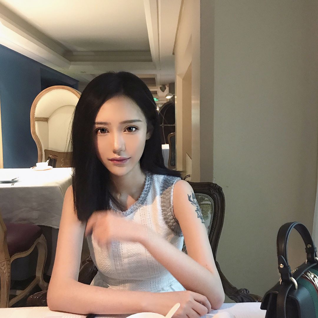 I love black and white, so I like to wear black and white.-第1章-图片12