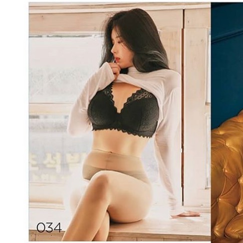 開襟露胸長髮正妹 清純笑顏讓網友越看越心養