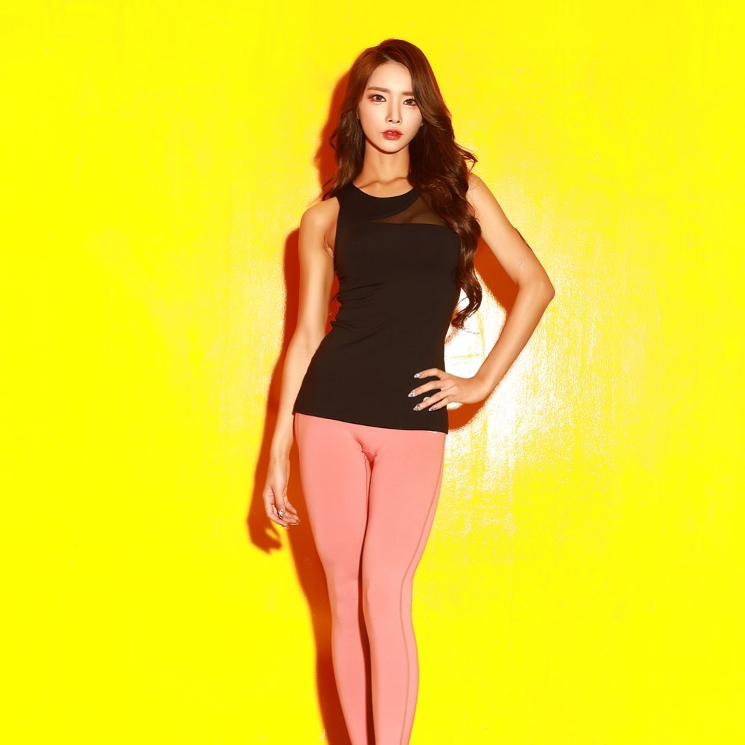 長腿巨乳金髮韓國姊 火辣蠻腰讓網友一覽無遺