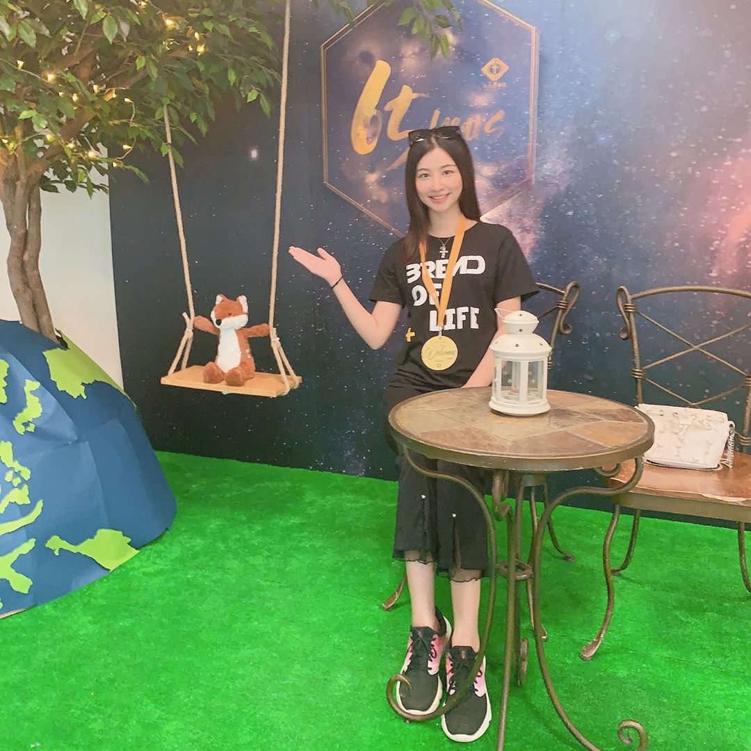 敏敏 女神級顏值.....帶你體會什麼叫初戀-第1章-图片1