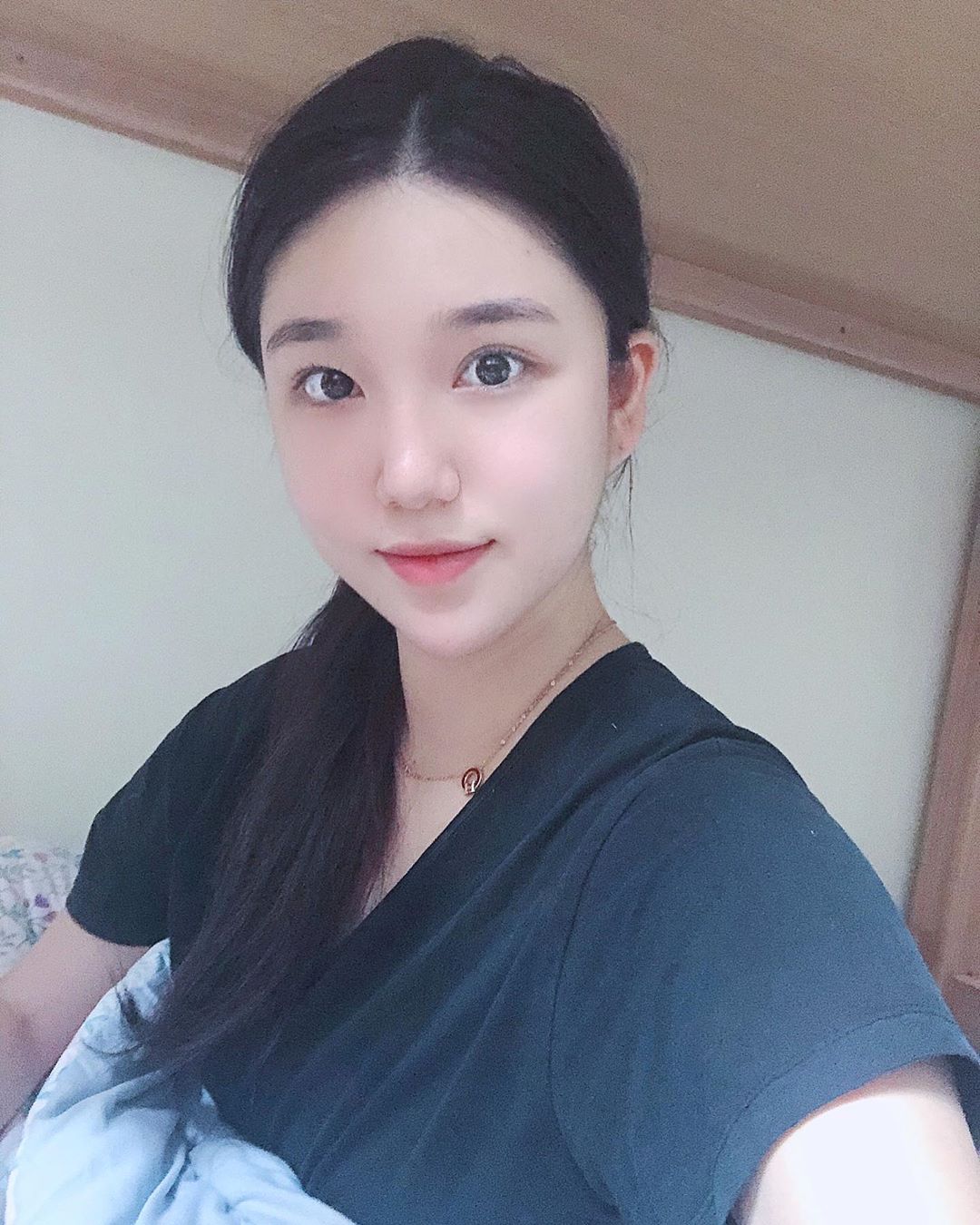 飽滿乳量大衣包不住 長髮氣質姊仙氣飄出已戀愛-第1章-图片13