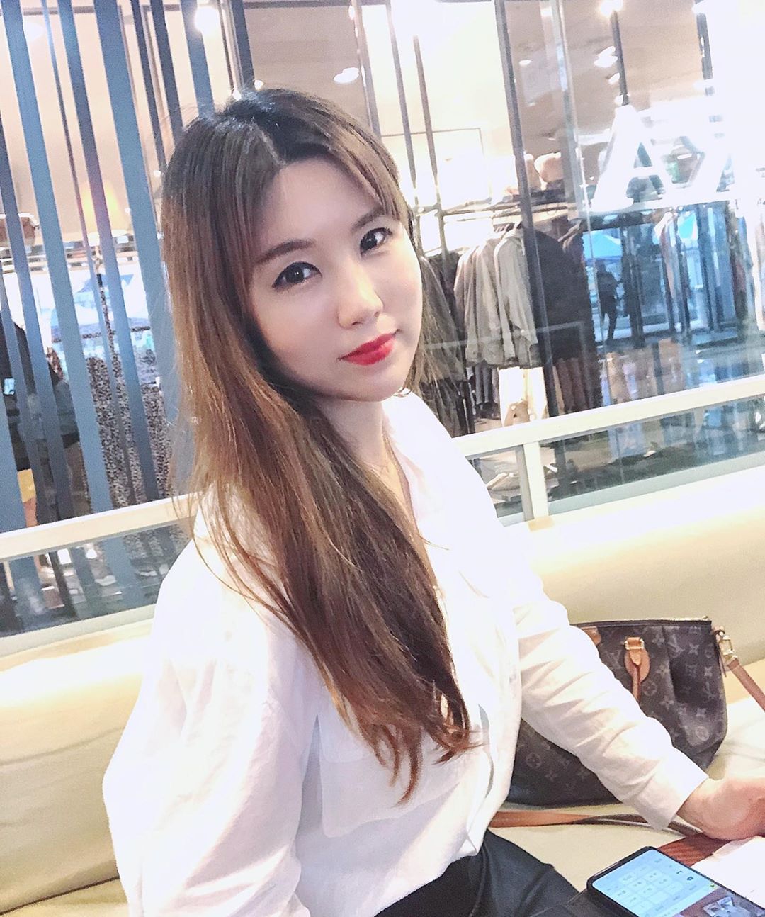 飽滿乳量大衣包不住 長髮氣質姊仙氣飄出已戀愛-第1章-图片15