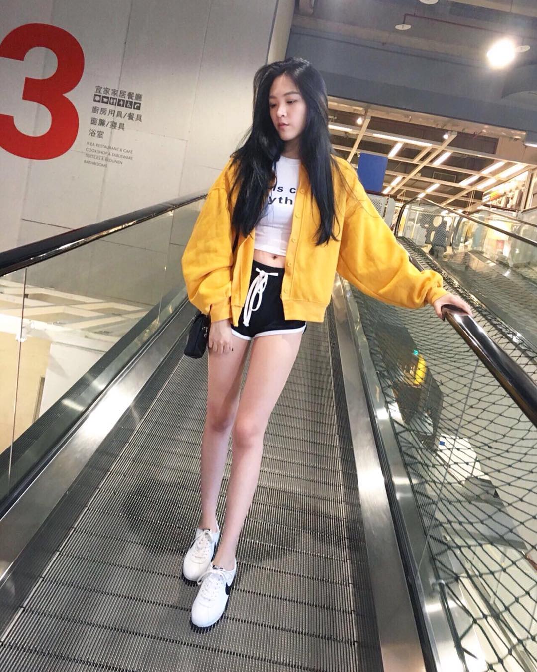 Lower-headed beauty not afraid of breaking her neck HideLyn-第1章-图片12