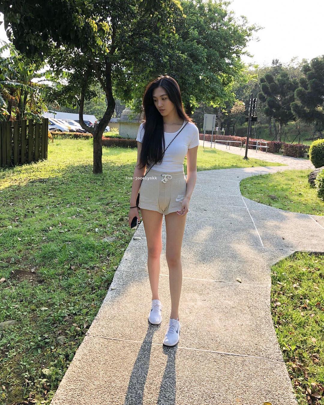 Lower-headed beauty not afraid of breaking her neck HideLyn-第1章-图片20