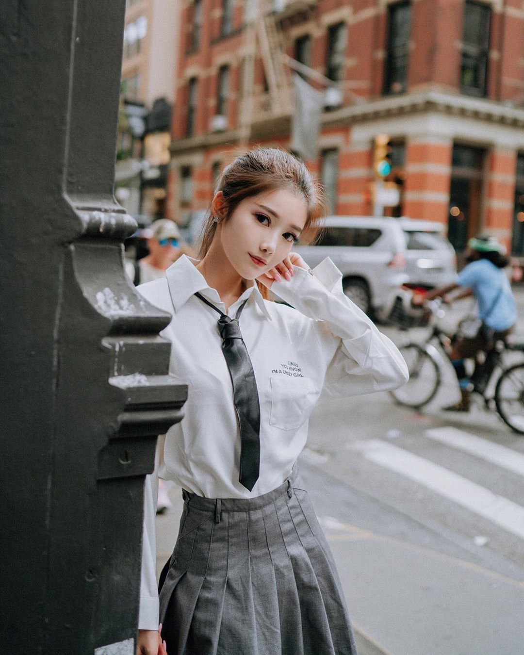 沒辦法 姐姐扭到脖子了~Meng Xiao-第1章-图片1