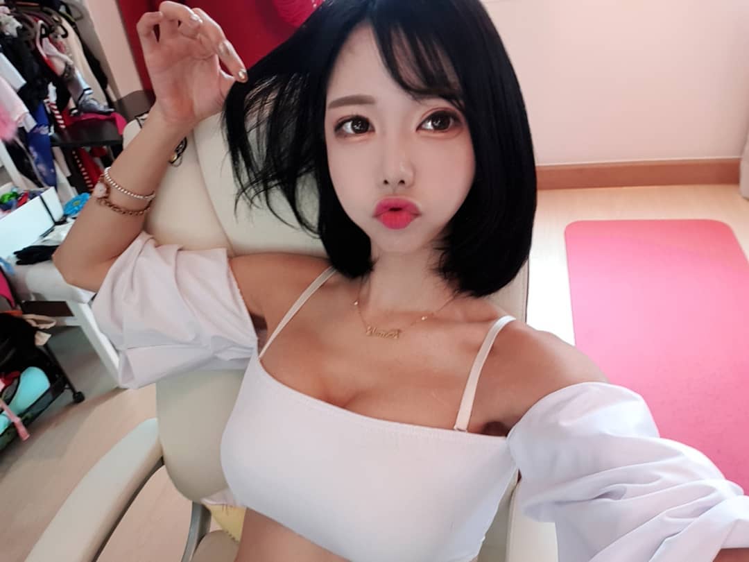 解放渾圓美乳辣到不科學 甜美笑容讓網友暴動-第1章-图片17