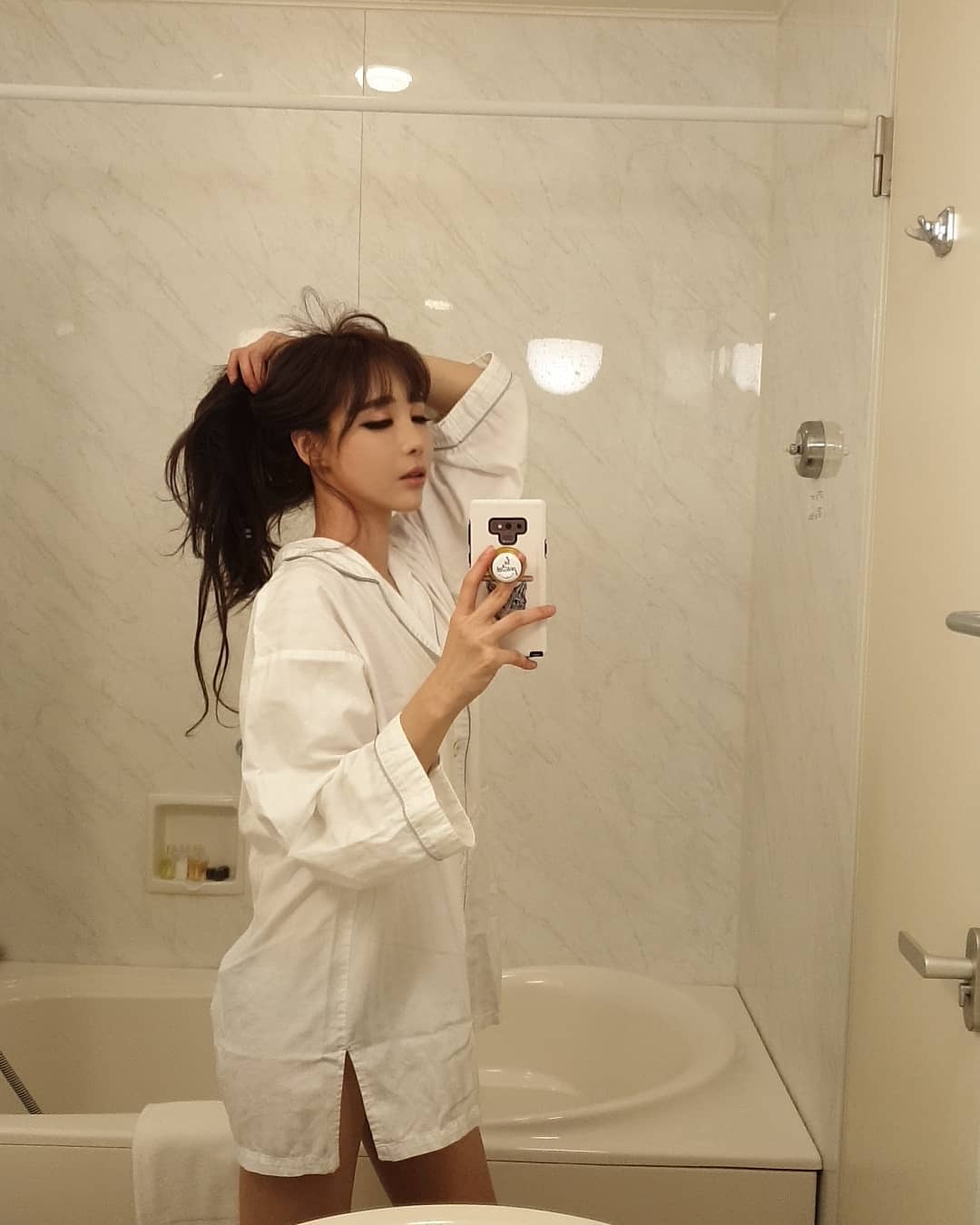 巨乳美腿樣樣曬吸睛焦點 深邃事業線忍不住多看一眼-第1章-图片5