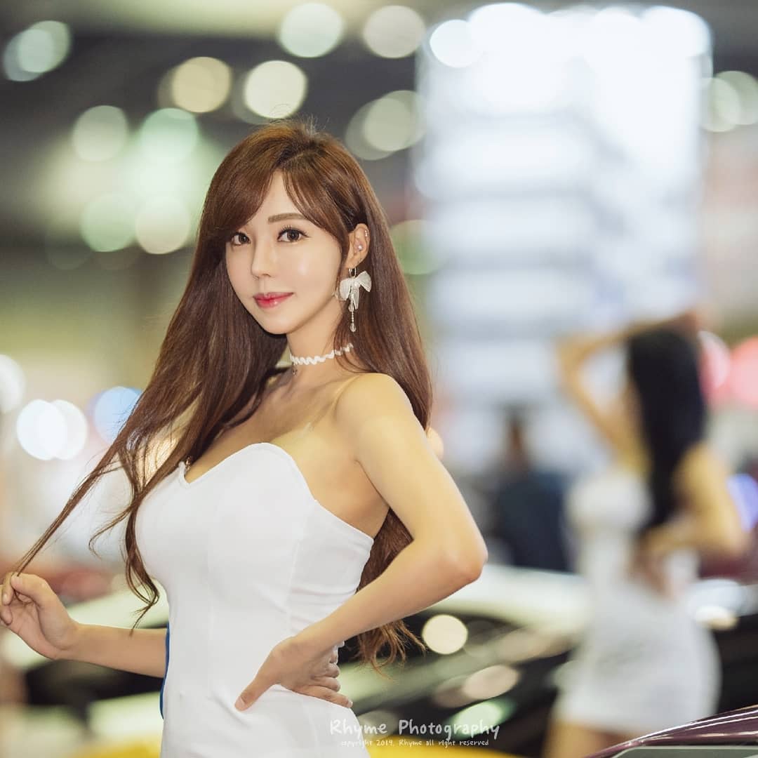 高顏值韓國賽車女郎 黃金比例身軀嬌點滿滿